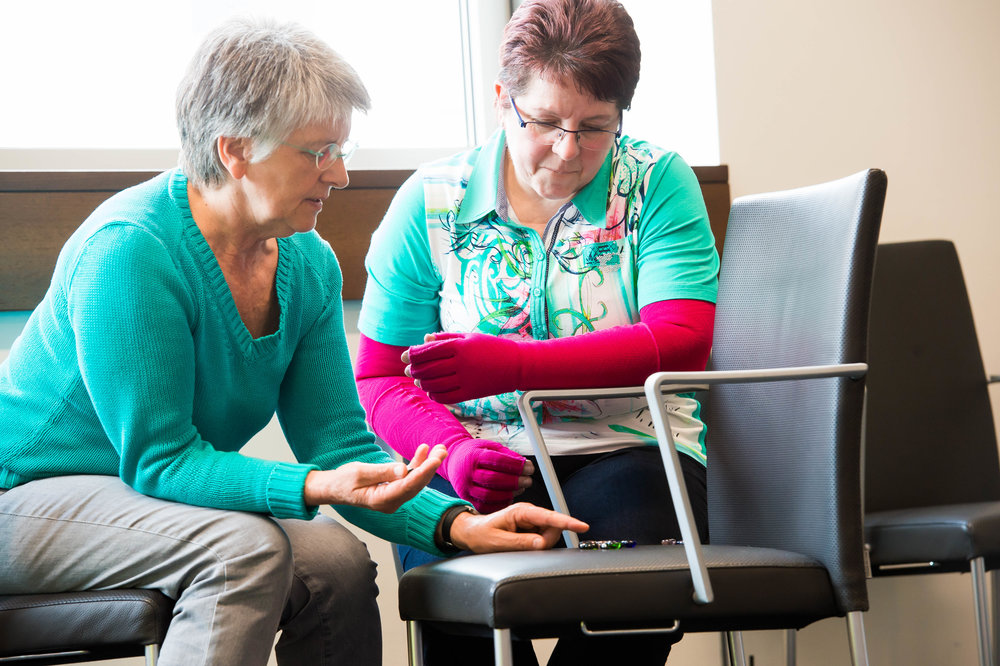 Seniorinnen Laptop Digital Lernen Technologie